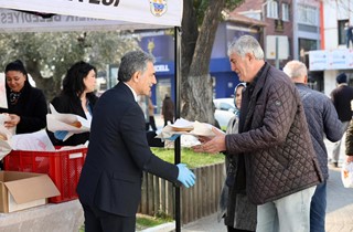 Gemlik Belediyesi’nden Ramazan Pidesi İkramı
